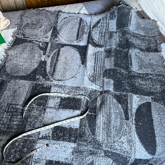 Wilfred / Aritzia wool blanket scarf, in Shades of Grey - Picture 3 of 6